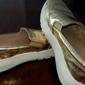 Gold Vionic shoes size  US 8.5